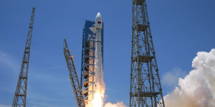 La Chine lance un groupe de satellites Internet à l&rsquo;aide d&rsquo;une fusée Longue Marche-12